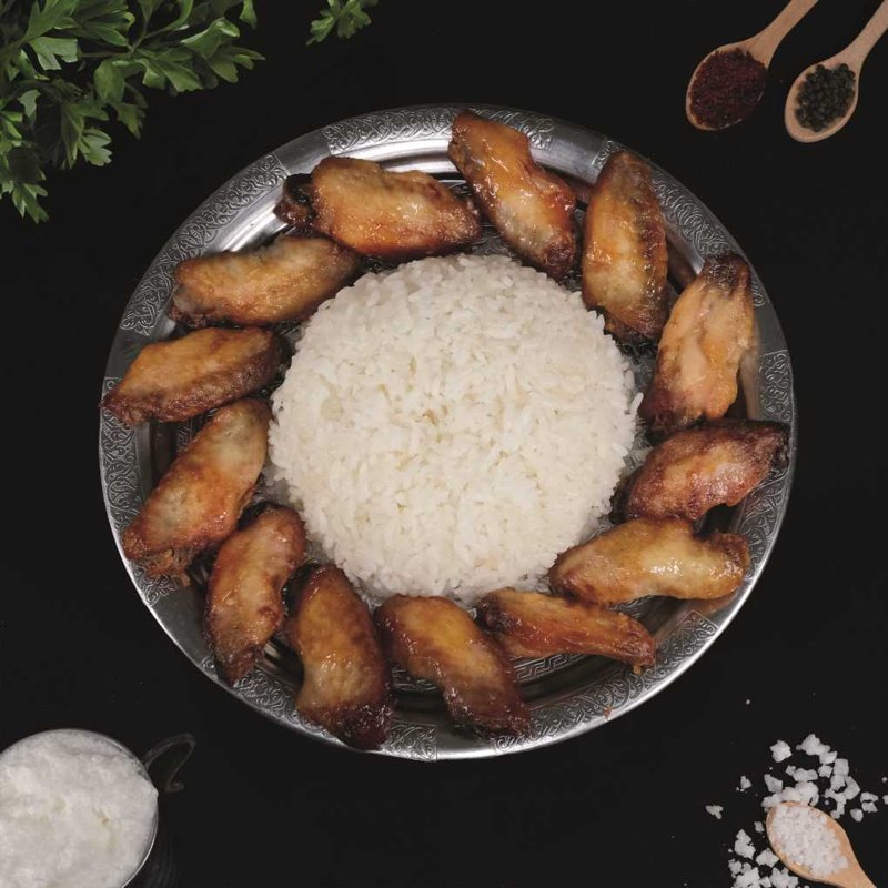 Tavuk kanat ve pilav